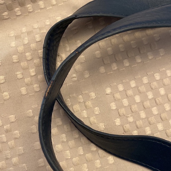 Vera Bradley zipper top tote bag with leather straps - Picture 6 of 7